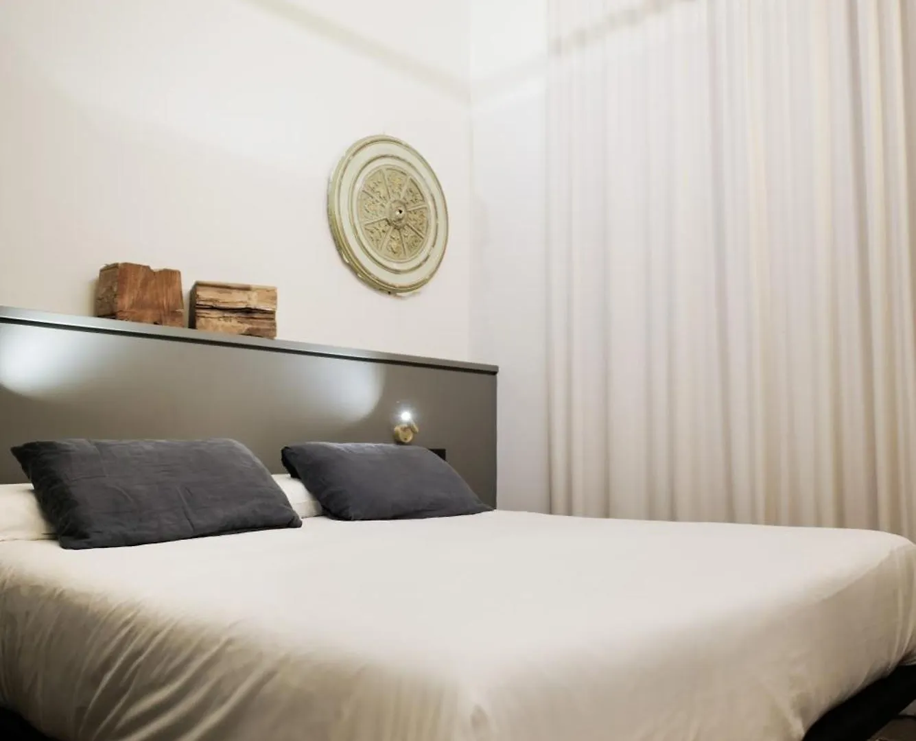 Hostal Porxos Garden Barcelona