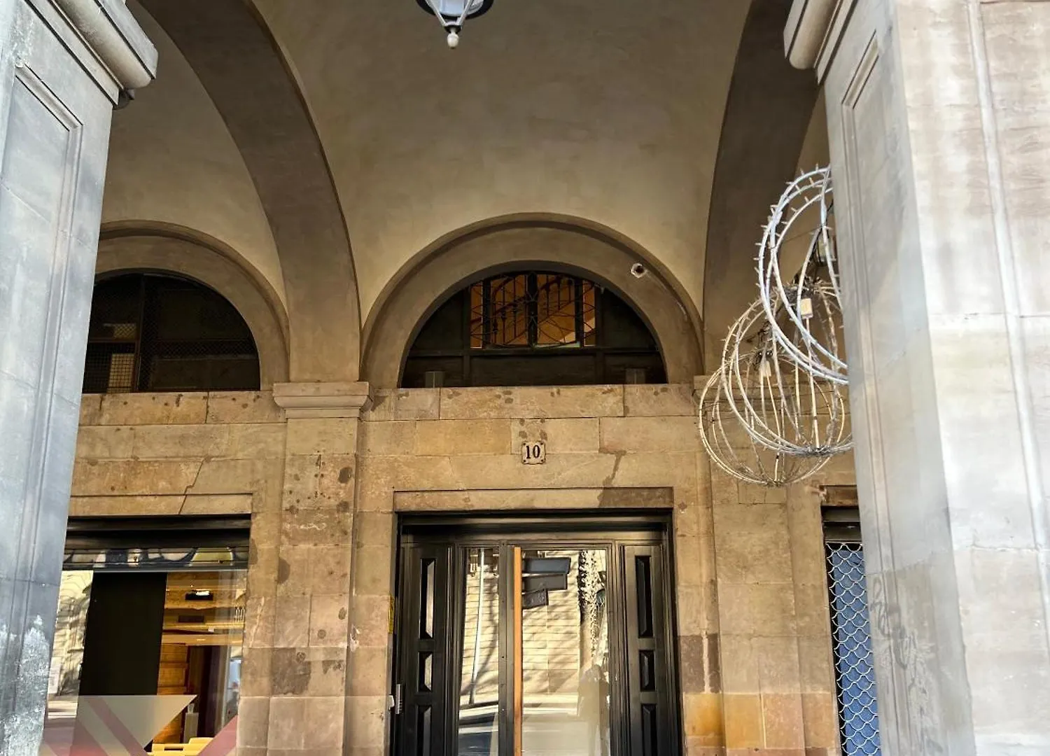 Hostal Porxos Garden Barcelona