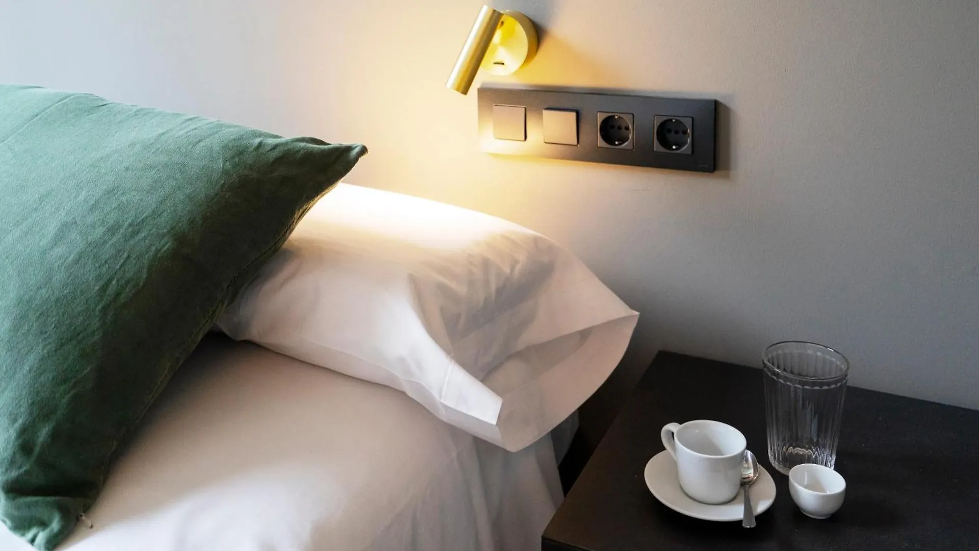 Pensión Hostal Porxos Garden Barcelona